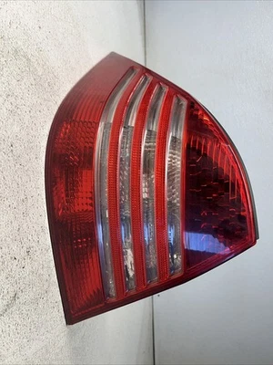 Lámpara de luz trasera izquierda del lado del conductor Mercedes W220 S600 AMG 2003-2006 2208200764 OEM Foto 1 de 4