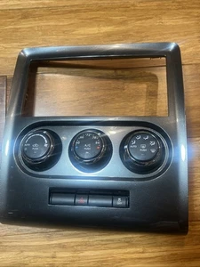 Dodge Challenger 2011-2014 OEM AC calor temperatura clima control radio bisel - Imagen 1 de 8