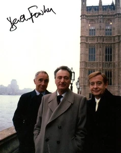 Television Autograph: DEREK FOWLDS (Yes Minister) Signed Photo - Imagen 1 de 1