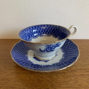 Tazza da tè e piattino blu e bianco con finiture oro fiori made in Japan - Foto 1 di 8