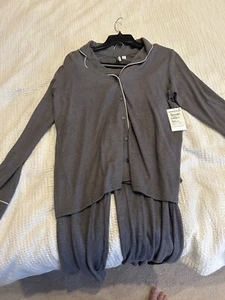 Nordstrom Woman's Pajama Set Grey with White Piping Size Large - Picture 1 of 3