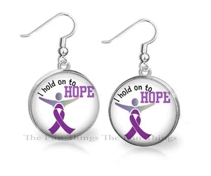 Cinta púrpura Aférrate a la esperanza Alzheimers Awareness Support Pendientes colgantes 20mm - Imagen 1 de 1