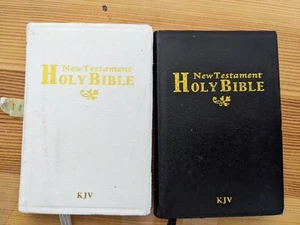 The Holy Bible Ultra-Compact Red Letter Edition New Testament Black + White - Picture 1 of 3