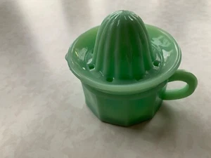 DEPRESSION GLASS JADEITE GREEN - TWO PARTS - CUP WITH REAMER BEAUTIFUL CONDITION - Picture 1 of 5