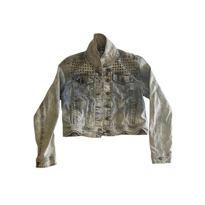 Jaqueta jeans feminina Xhilaration cravejada lavagem leve cropped estilo caminhoneiro G G - Imagem 1 de 4