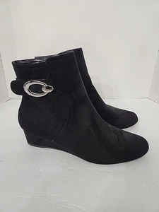 Impo Memory Foam schwarz Wildlederimitat Glenanne Größe 9 M Keilabsatz Bootie gebraucht, in einwandfreiem Zustand - Bild 1 von 8