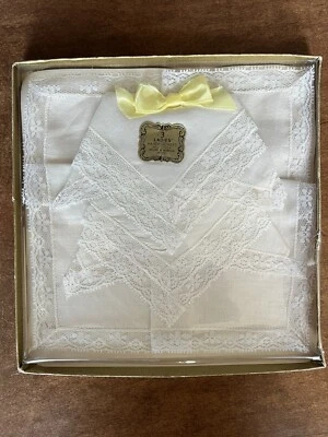New Vintage Unused Ladies Linen handkerchiefs, Set Of 3 - Image 1 of 4