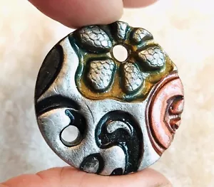 Colgante artesanal de arcilla steampunk hecho a mano - Imagen 1 de 5
