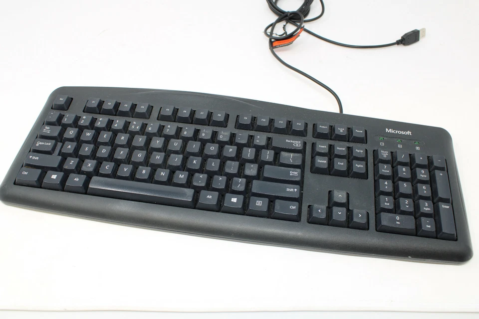 Microsoft Wired Keyboard 200 USB Schwarz (English Layout) - Bild 1 von 1