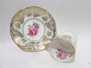 Taza y platillo de colección Paragon China Inglaterra Demitasse flores pergamino dorado verde pálido - Imagen 1 de 9