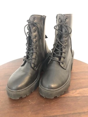 Botas Charlotte Russe Y2K Talla 7 Negras Imitación Cuero Tacón Grueso Plataforma Cremallera Tobillo Foto 1 de 4