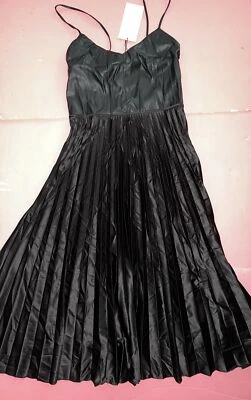 NUEVO CON ETIQUETAS Zara M VESTIDO Negro Imitación Cuero Satinado Plisado Falda Foto 1 de 4