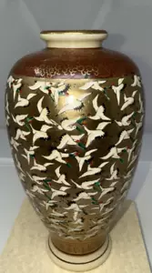 Vintage Kutani 1000 Cranes Pedestal Vase Hand painted gold gilt Red White - Picture 1 of 15