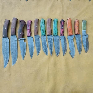 MASSGESCHNEIDERT HANDGEFERTIGT DAMASTSTAHL FESTE KLINGE JAGD SKINER MESSER MIX (Menge 12). - Bild 1 von 11