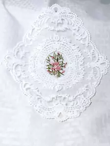 Elegante Applique/Pannello in Pizzo Ricamato Bianco con Rose Rosa - Intricato - Foto 1 di 8