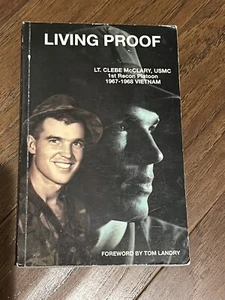 LIVING PROOF von Lt. Clebe McClary USMC 1. Aufklärungszug SIGNIERT/autogrammiert PB - Bild 1 von 2