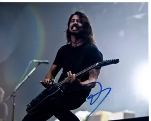 DAVE GROHL signed 8x10 FOO FIGHTERS Foto NIRVANA - Bild 1 von 1