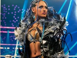 Foto de anillo firmada por Giulia WWE 8x10 certificada por la JSA - Imagen 1 de 2