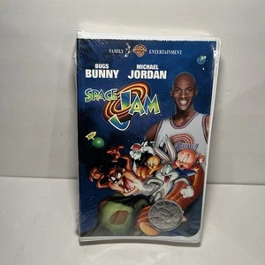 Space Jam VHS 1997 Clam Shell With Commemorative Coin Michael Jordan New Sealed - Picture 1 of 3