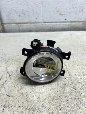 Infiniti QX80 2017 pasajero lado derecho luz antiniebla OEM ID 261504GA0B Foto 1 de 4