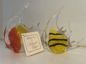 Neu mit Etikett mundgeblasenes Kunstglas - Patricia Faye - 2 Fischfiguren Briefbeschwerer - signiert - Bild 1 von 8