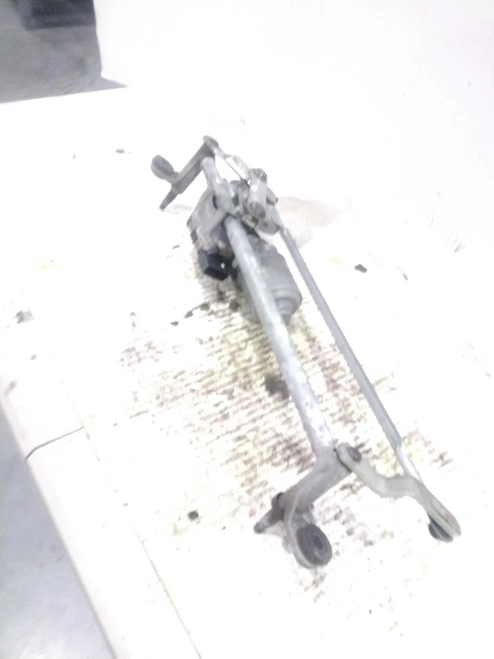 Volkswagen Golf 2016 motor limpiaparabrisas OEM 5GM955023A rojo 120 k millas Foto 1 de 4