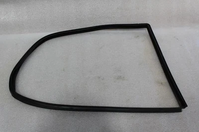 1986 1987 1988 1989 MERCEDES 420SEL 560SEL RIGHT FRONT DOOR WINDOW WEATHERSTRIP - Image 1 of 4