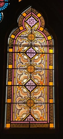 BEAUTIFUL VICTORIAN - GOTHIC STAINED GLASS WINDOW FROM A CLOSED CHURCH -HCM128 Cover