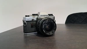 Olympus OM10 35mm SLR camera with 28mm f2.8 lens and protective leather case - Picture 1 of 17