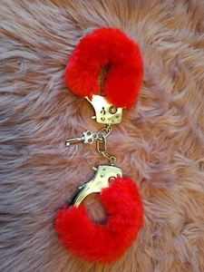 Plüsch Handschellen - Voll witziges Accessoire Fasching Junggesellenabschied - Bild 1 von 3
