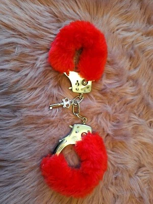 Plüsch Handschellen - Voll witziges Accessoire  Fasching Junggesellenabschied - Bild 1 von 3