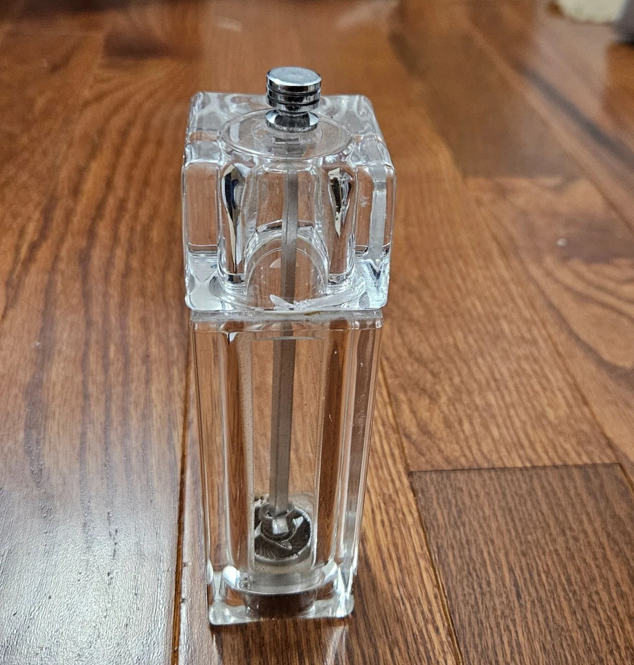 Molinillo de pimienta acrílico Farberware 6,5" de alto Foto 1 de 3