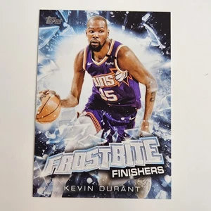 2025-26 Kevin Durant Topps Holiday Frostbite Finishers SP Ssp Soles de Navidad - Imagen 1 de 8