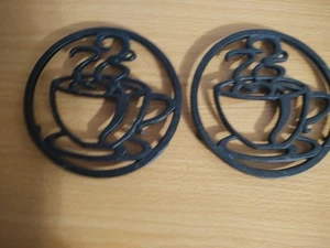 2 Untersetzer 7" Runde Metall Kaffeetasse Design Bauernhaus  - Bild 1 von 2