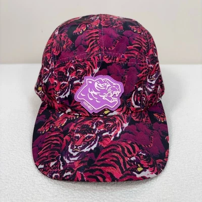 Boné Kenzo Tiger Masculino Tamanho Único Logotipo Roxo Vermelho Feito na Itália Chapéu Camuflado Ajustável - Imagem 1 de 4