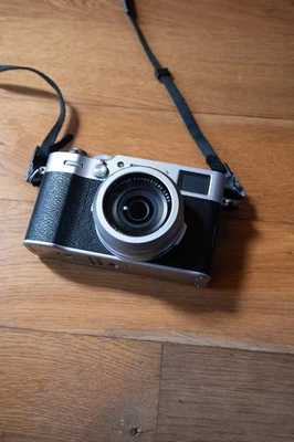 Fujifilm x100v Silver - Used, very good condition - box + additional accessories - Image 1 of 4