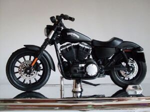 Maisto 1:18 Harley Davidson 2014 Sportster IRON 883 MOTORCYCLE BIKE Model IN BOX