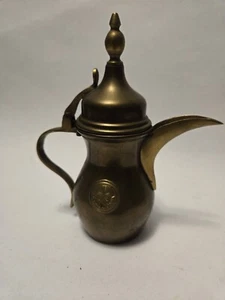 Cafetera Dallah de Colección Latón Beduino Cuero y Latón Envuelto Mango Diseño Tallado - Imagen 1 de 8