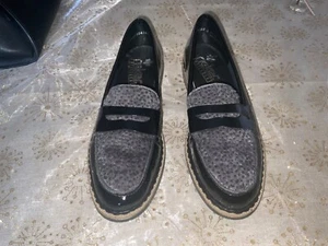 REIKER DAMEN MOKASSINS SCHWARZ LACK ANIMAL PRINT GR. 5,5 NEU - Bild 1 von 5