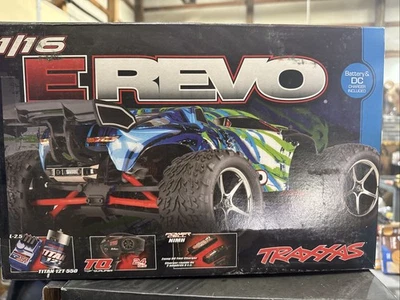 Nuevo camión Traxxas 1/16 E-Revo Truggy/Estadio - Verde/Azul #71054-1 Foto 1 de 3