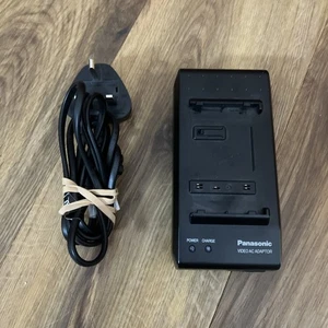 Panasonic VSK0541 schwarz 8,4 Volt 1,4 A 27 W Videokamera Akku Ladegerät mit UK-Stecker - Bild 1 von 7