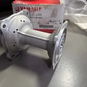 NOS YAMAHA OEM 1993 - 2023 YZ80 YZ85 YZ 80 85 REAR WHEEL HUB 4ES-25311-00-00 - Picture 1 of 6