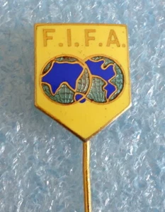 alte FIFA Pin Anstecker FUSSBALL Internationaler Fußballverband 2 - Bild 1 von 2