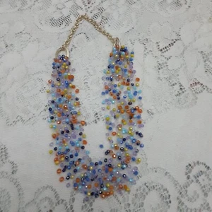 Collana a più fili di nylon con cristallini di vetro multicolore. - Foto 1 di 3
