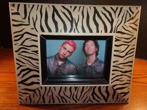 TWENTY-ONE PILOTS IN ZEBRA THEMED WOODEN FRAME MEASURING  11" X 13.5" SI 574 - Picture 1 of 12