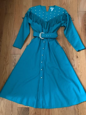 Vestido faroeste vintage Lilia Smitty azul-petróleo franja saia completa com cinto cowgirl 7/8 - Imagem 1 de 4