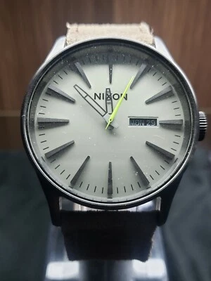 Reloj Nixon Sentry - Colección Gunsmith Foto 1 de 3