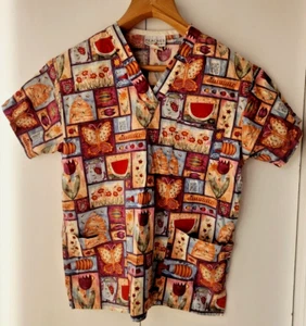 PEACHES Uniforms Scrub Top with 2 Pockets size Small Whimsical Bees Bugs Flowers - Picture 1 of 11