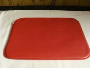 Thirty One 31 Gifts Savvy Laptop Sleeve BRAND NEW - Very Cherry Pebble - Picture 1 of 3