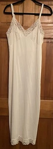 Vintage Montgomery Ward Size 32 Long Slip Lingerie Womens Beige Nylon Lace - Picture 1 of 9